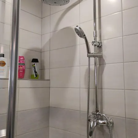 Male Utulne S Koupelnou A Kuchynkou アパート Svinařov